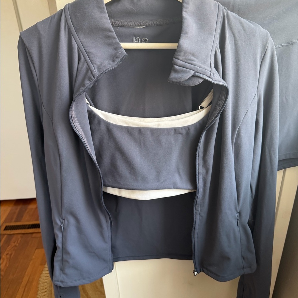 Like New! Gold Hinge Slate Blue Active Bra and Bike Shorts w/ Matching Jacket - Picture 2 of 12